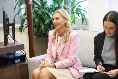 Υπουργός Εσωτερικών – Επιτετραμμένη της Ρουμανίας στην Κύπρο