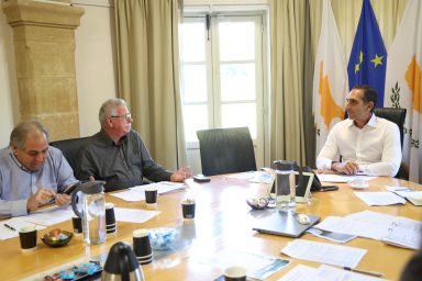 Υπουργός Εσωτερικών ‒ Πρόεδρος Ένωσης Κοινοτήτων Κύπρου και Κοινοτάρχες Αγίας Ειρήνης, Νικηταρίου, Κανναβιών, Ξυλιάτου