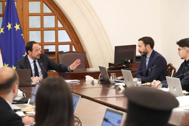 Πρόεδρος της Δημοκρατίας ‒ Ειδική Συνεδρία του Υπουργικού Συμβουλίου με νέους και νέες