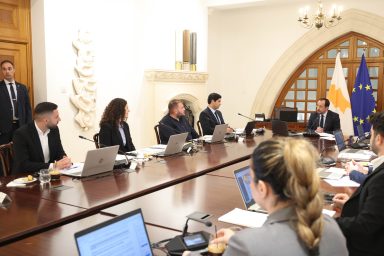 Πρόεδρος της Δημοκρατίας ‒ Ειδική Συνεδρία του Υπουργικού Συμβουλίου με νέους και νέες