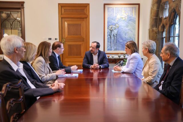 Ο Πρόεδρος της Δημοκρατίας παρέλαβε την ετήσια έκθεση της ΕΔΥ για το 2025 Ο Πρόεδρος της Δημοκρατίας παρέλαβε την ετήσια έκθεση της ΕΔΥ για το 2025