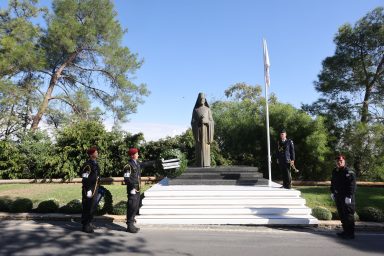 Πρόεδρος της Δημοκρατίας ‒ Ανδριάντας του Αρχιεπισκόπου Μακαρίου Γ΄
