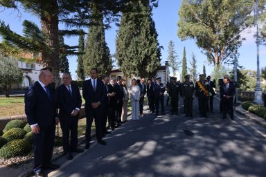 Πρόεδρος της Δημοκρατίας ‒ Ανδριάντας του Αρχιεπισκόπου Μακαρίου Γ΄
