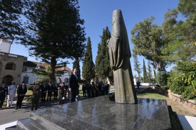 Πρόεδρος της Δημοκρατίας ‒ Ανδριάντας του Αρχιεπισκόπου Μακαρίου Γ΄