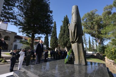 Πρόεδρος της Δημοκρατίας ‒ Ανδριάντας του Αρχιεπισκόπου Μακαρίου Γ΄