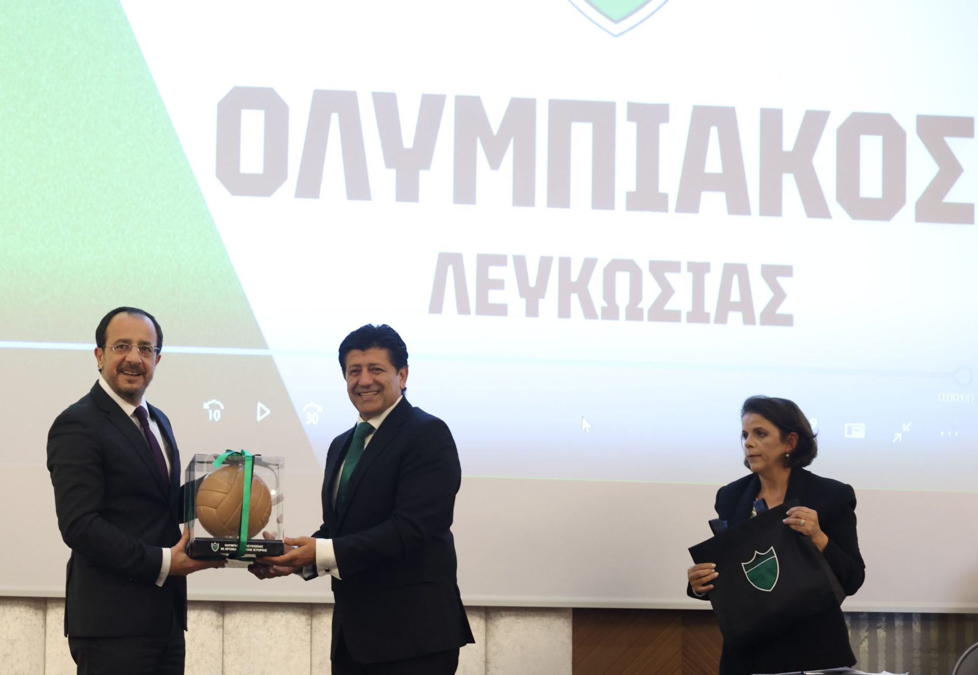 Πρόεδρος της Δημοκρατίας – Επετει