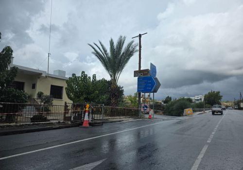 Υπερχείλισε ποταμός στην Πάφο – Ακατάλληλος ο δρόμος Πέγειας–Λάρας