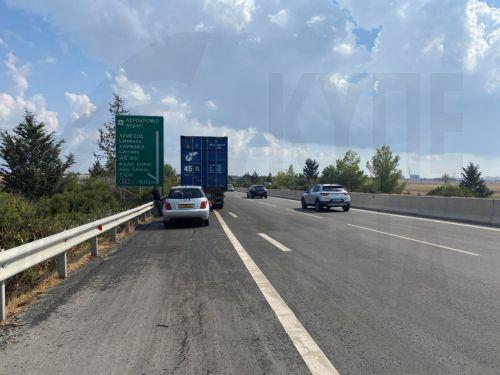 Άνοιξε η δεξιά λωρίδα παρά τον Άγιο Τύχωνα – Παραμένει πυκνή η κίνηση