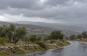 Βροχερό το σκηνικό σήμερα – Βελτίωση από την Πέμπτη
