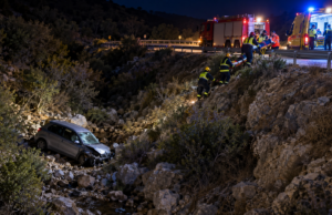Όχημα κατέπεσε σε κοίτη παραπόταμου – Στο νοσοκομείο η οδηγός
