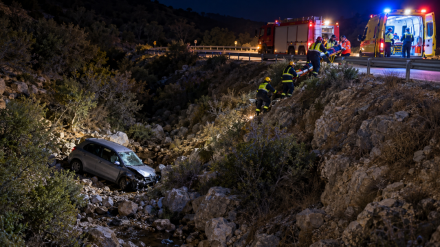 Όχημα κατέπεσε σε κοίτη παραπόταμου – Στο νοσοκομείο η οδηγός Όχημα κατέπεσε σε κοίτη παραπόταμου – Στο νοσοκομείο η οδηγός
