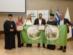 Η παραλαβή των δύο περιβαλλοντικών διακρίσεων του Δήμου Κουρίου