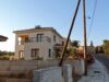 Δρόμος και κατοικία στην Ανώγυρα της επαρχίας Λεμεσού.