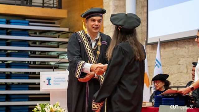 ΤΕΠΑΚ: Δωρεάν ευρωπαϊκή κάρτα σε δύο λεπτά – Ο οδηγός για να τη βάλεις στο κινητό Απονομή διδακτορικού τίτλου σε απόφοιτη του ΤΕΠΑΚ
