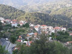 Αρχειακή άποψη των Δυμών μέσα στο ορεινό τοπίο της επαρχίας Λεμεσού