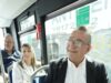 Συμμετέχοντες στη διαδρομή με ηλεκτρικό λεωφορείο της ΕΜΕΛ