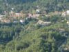 Άποψη των Πλατρών μέσα στο δασωμένο τοπίο της ορεινής Λεμεσού