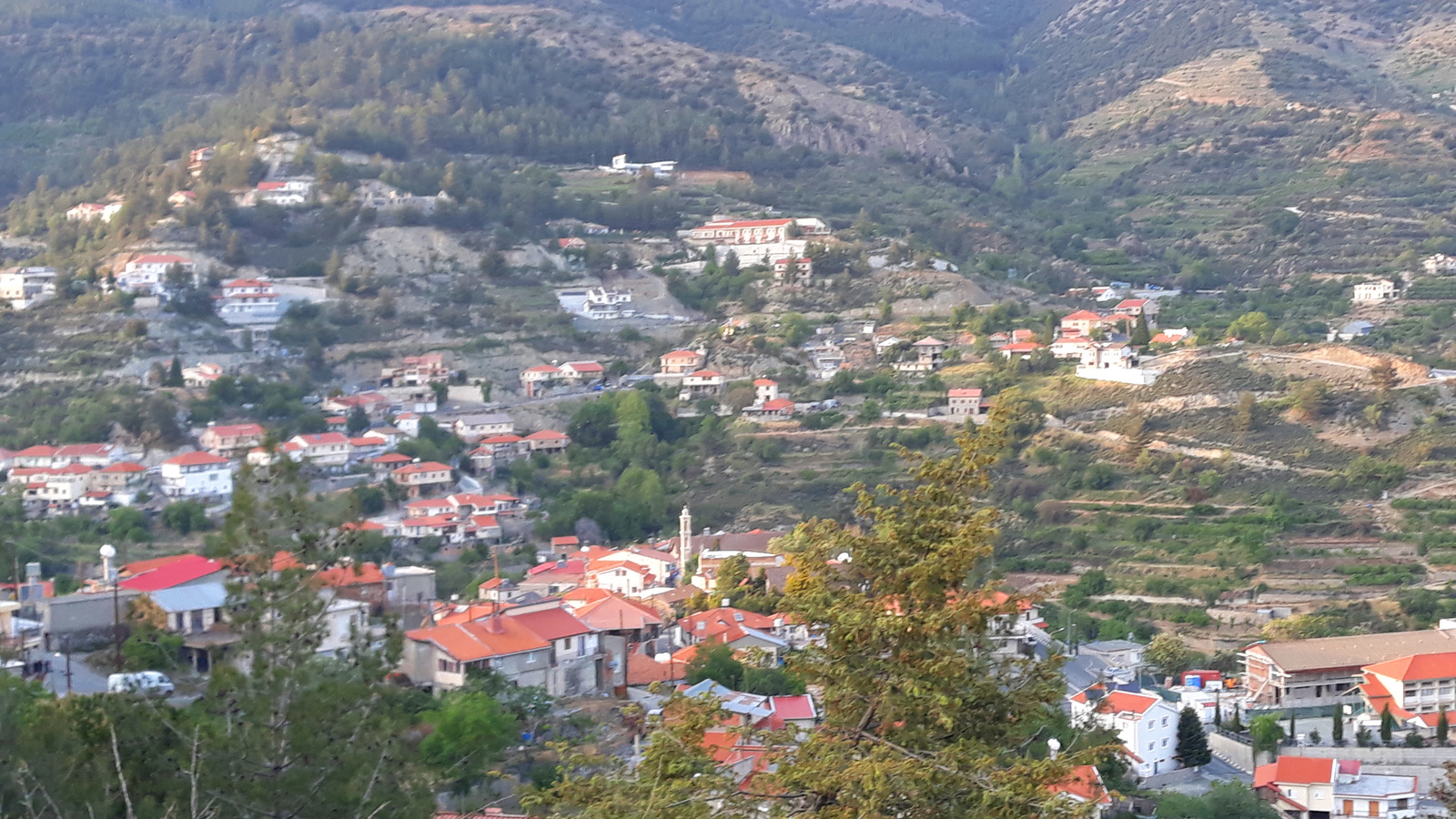 Φωτοβολταϊκά για το νερό και το γήπεδο: Το σχέδιο των €468.000 στην Κυπερούντα