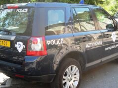 Όχημα της Αστυνομίας Κύπρου με τα διακριτικά ΑΣΤΥΝΟΜΙΑ και POLICE, σε φωτογραφία αρχείου.