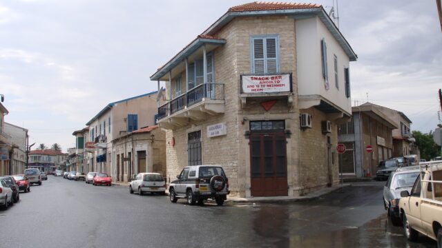 11 κατοικίες στην Καθολική: Το SOLEA και τα δύο διαφορετικά ρετιρέ του