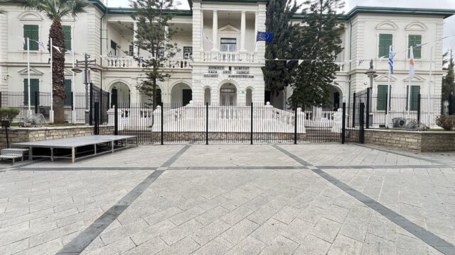 Πέντε χριστουγεννιάτικα περίπτερα στο Διοικητήριο: Ποιοι μπορούν να τα διεκδικήσουν Πέντε χριστουγεννιάτικα περίπτερα στο Διοικητήριο: Ποιοι μπορούν να τα διεκδικήσουν