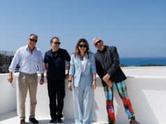 Ο Philippe Starck και εκπρόσωποι στην επίσκεψη στο YOO Limassol στον Πύργο