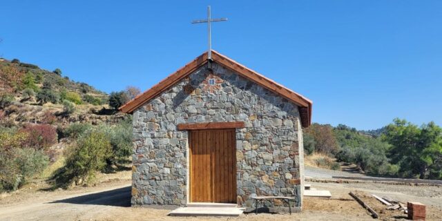 Ένα πανέμορφο παρεκκλήσι αφιερωμένο στην Παναγία του Κουμνιού στη Βαβατσινιά που αξίζει να επισκεφθείς Ένα πανέμορφο παρεκκλήσι αφιερωμένο στην Παναγία του Κουμνιού στη Βαβατσινιά που αξίζει να επισκεφθείς