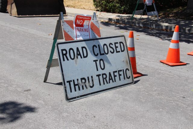 sranson-road-closed-2698182_1920.jpg