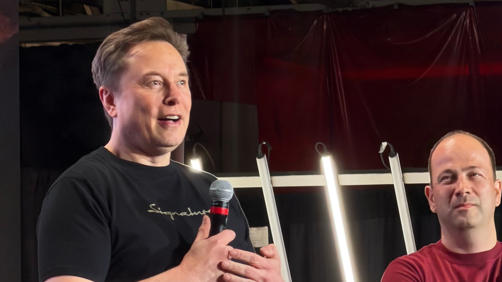 Tesla και SpaceX συζητούν συγχώνευση: Το σχέδιο Μασκ και ο μεγάλος όρος των μετόχων Tesla και SpaceX συζητούν συγχώνευση: Το σχέδιο Μασκ και ο μεγάλος όρος των μετόχων
